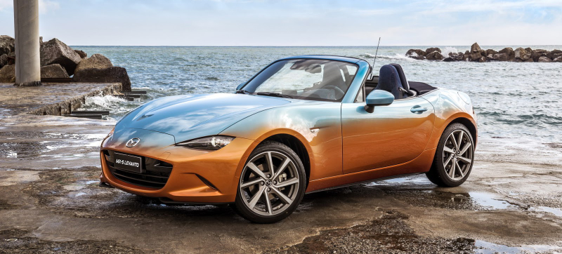 Illustration for article titled Placate Your Fears Of Global Economic Collapse With This Two-Tone Miata With A Denim Interior